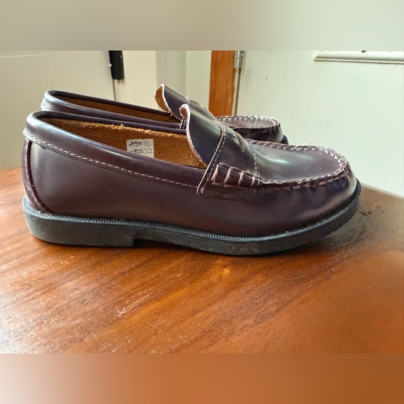 Sperry Colton Loafer in Burgundy. Little kid size 2.5. - Picture 4 of 8